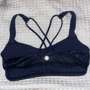 Lululemon navy pattern free to be bra size 4
